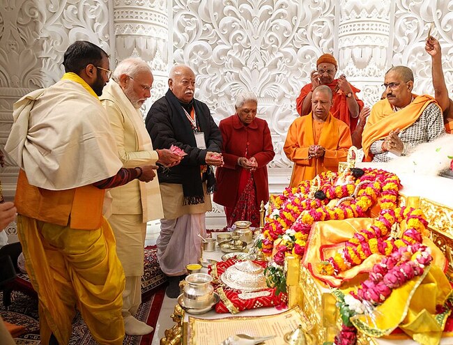 PM Narendra Modi Praying in Ram Mandir